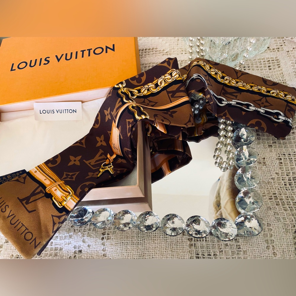 SOLD Louis Vuitton Authentic bandeau. 💫SOLD💫